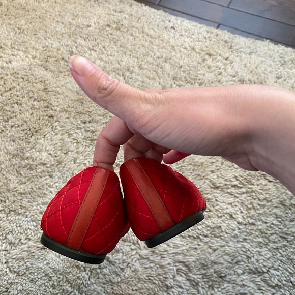 Red quilted Tory Burch flats - Picture 2 of 7
